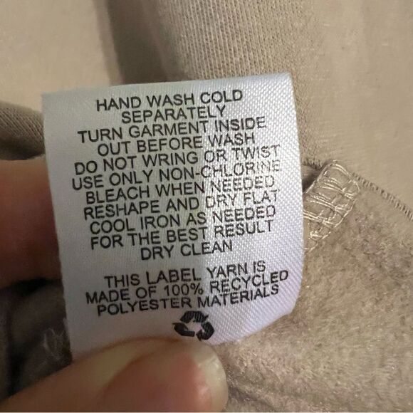 😊 3/$30 
Hippie Rose Buttoned Sweatshirt Sz L Cropped Boxy Tan Mocha Frappe EUC - Picture 10 of 14